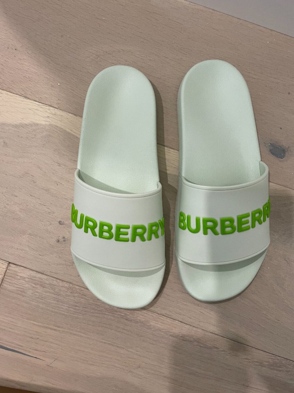 Burberry Slides - Picture 3 of 9